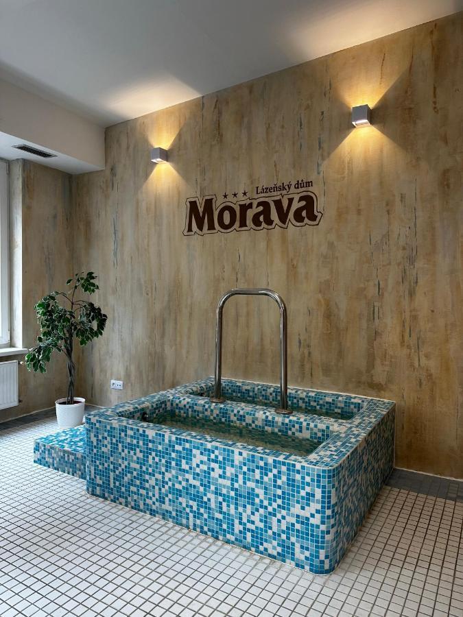 卡罗维发利 Ld Morava酒店 外观 照片